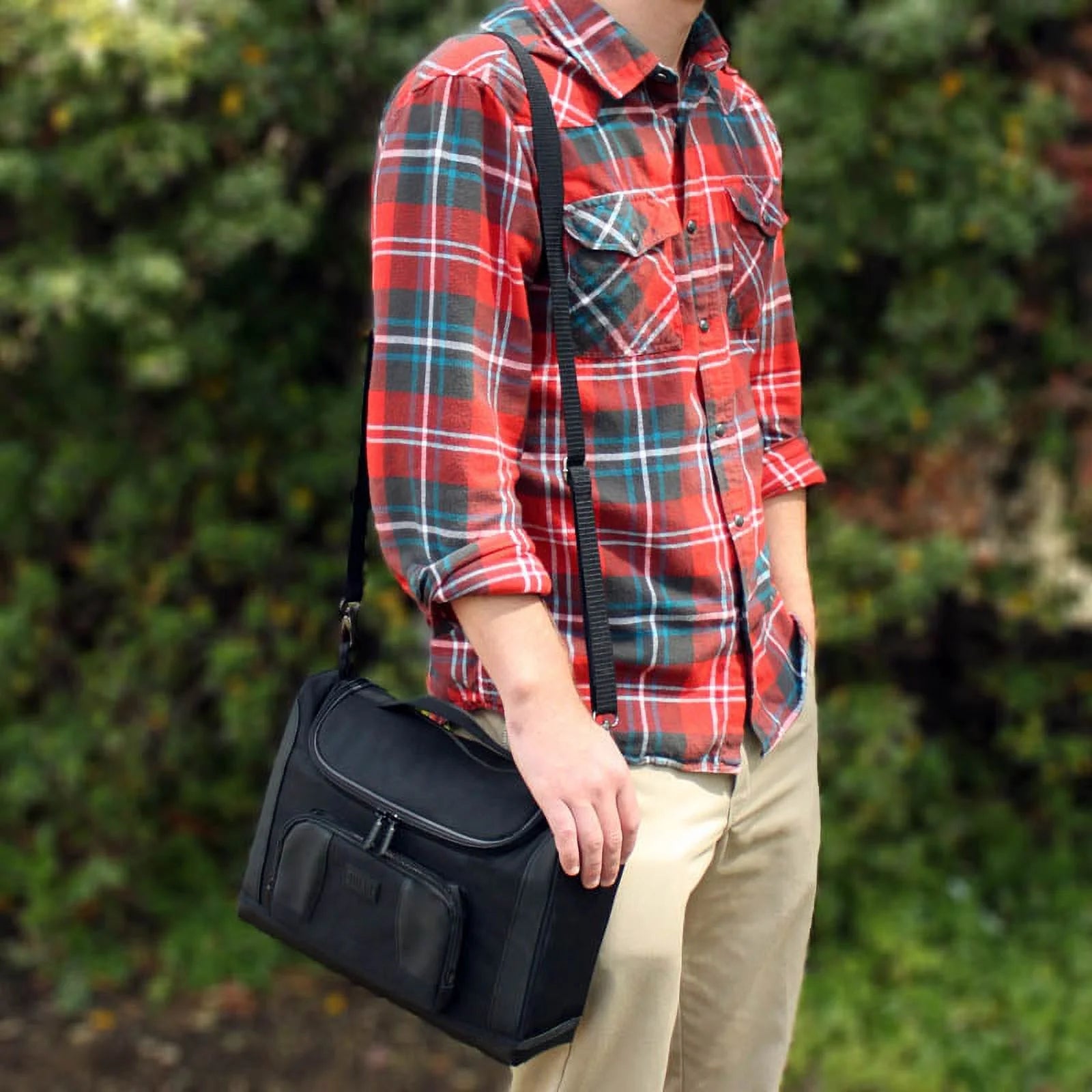 Compact Messenger Bag for 11 Inch iPad Pro and 10.9 Inch iPad Air (Black) V9423