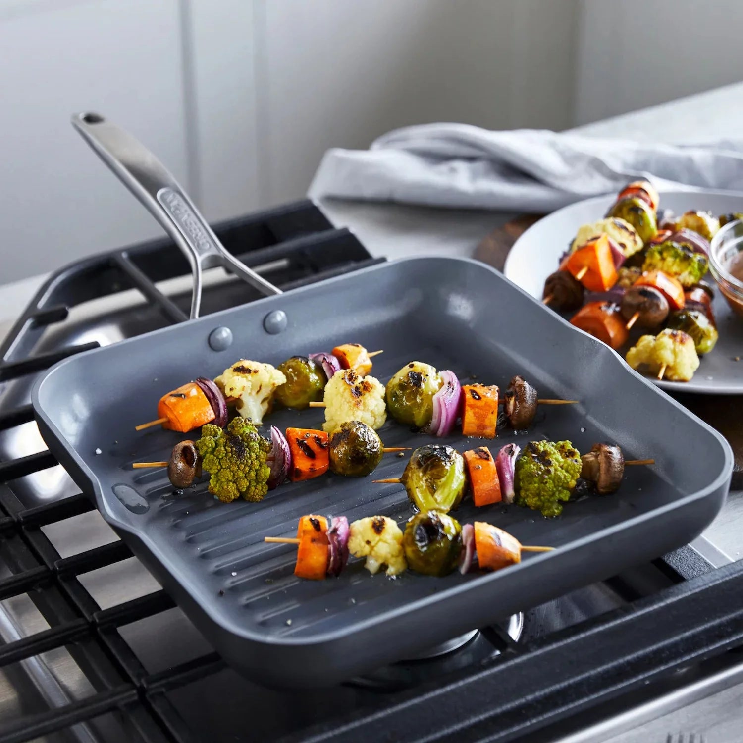 Gray Ceramic Nonstick 11" Square Grill Pan Q666027