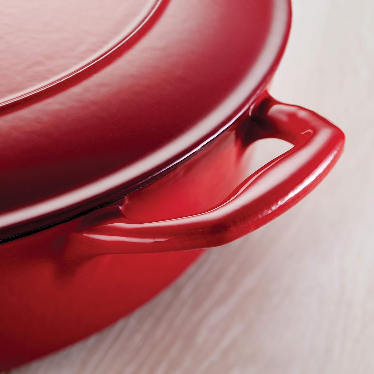 Enameled Cast Iron 3-Quart Saucier Gradated Red M9260