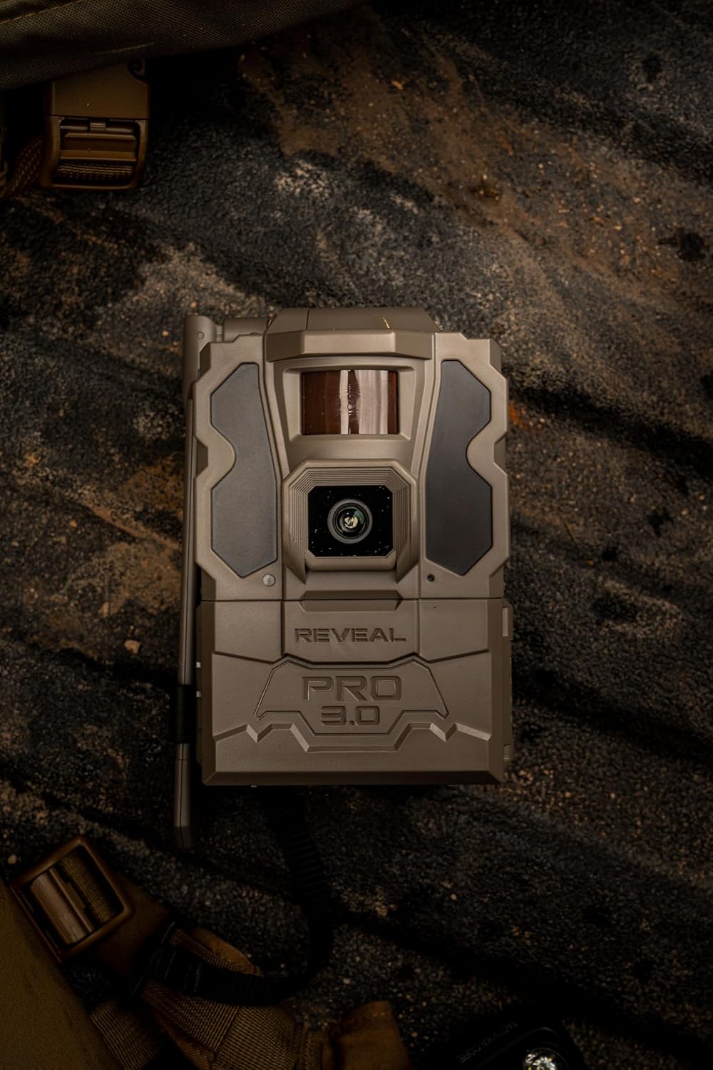 Cellular Trail Camera with Solar Panel and 32GB SD Card A887661