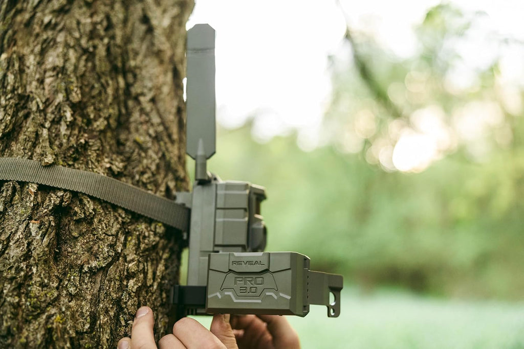 Cellular Trail Camera with Solar Panel and 32GB SD Card A887661