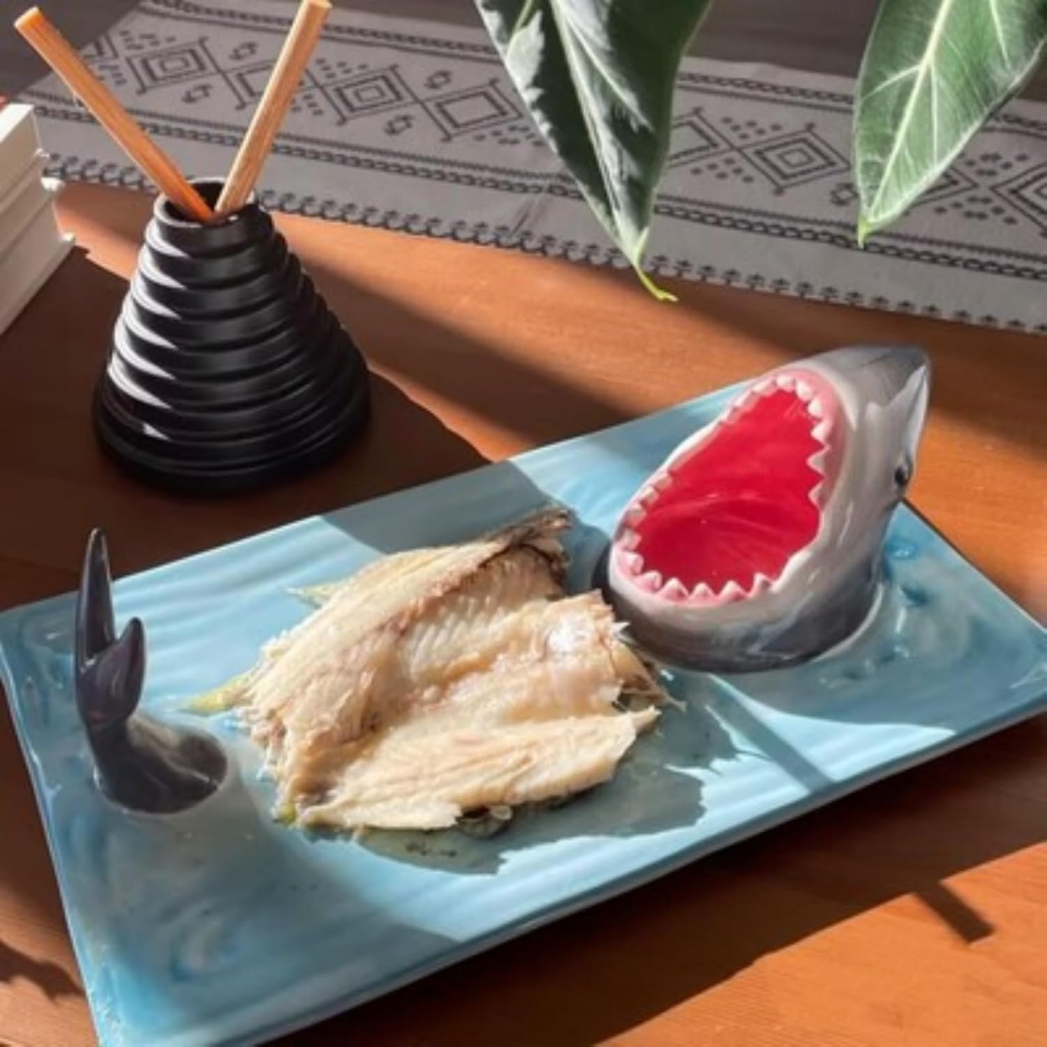 Hand-painted Ceramic Sushi Shark Plate with sauce compartment F573356