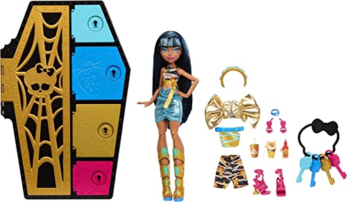 Cleo De Nile Doll & Clothes Accessories Set with Dress-Up Locker U85611