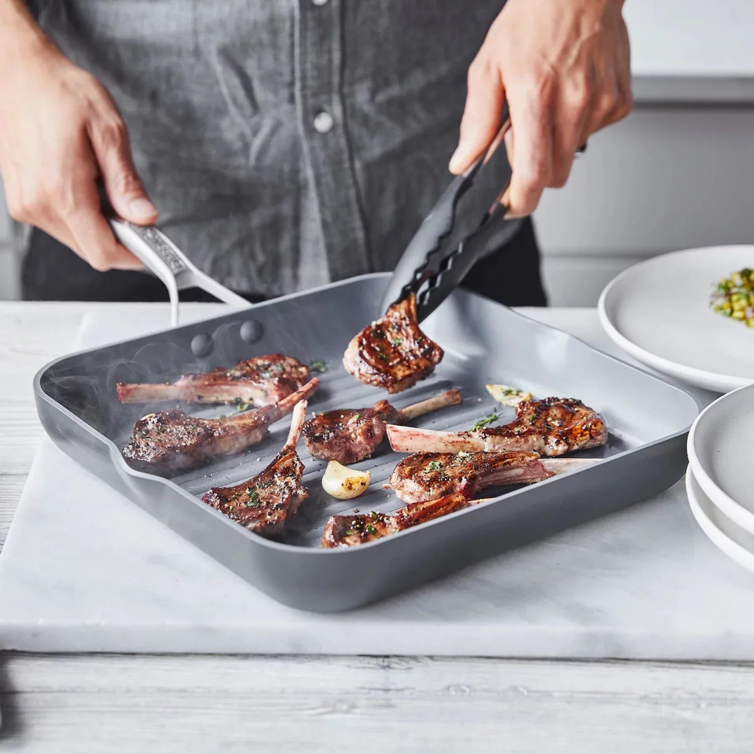 Gray Ceramic Nonstick 11" Square Grill Pan Q666027
