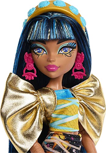 Cleo De Nile Doll & Clothes Accessories Set with Dress-Up Locker U85611